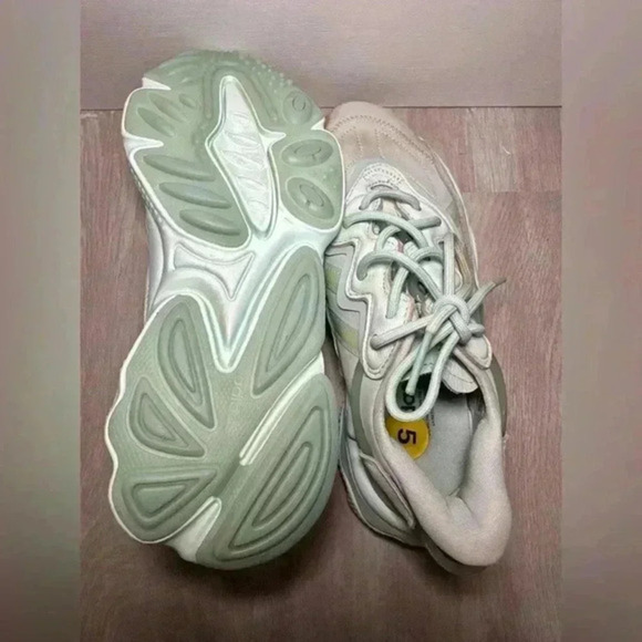5. Adidas Women's Ozweego Originals Size 5 Mint - Picture 5 of 7